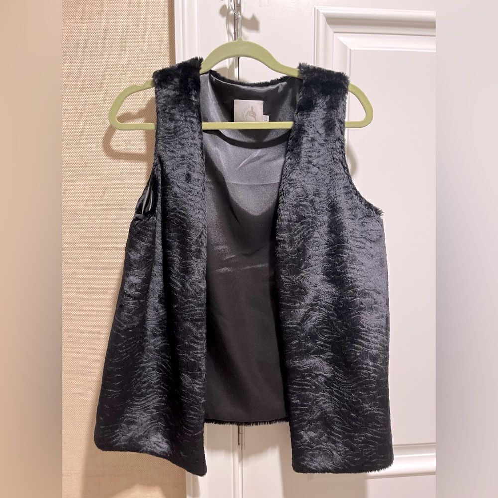 Tourance Black Faux Fur Vest Size L